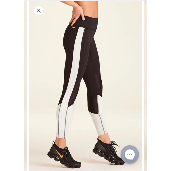 $230 Alala Matching Set: Reef Leggings + Reef Bra Small Black + White - Picture 7 of 16